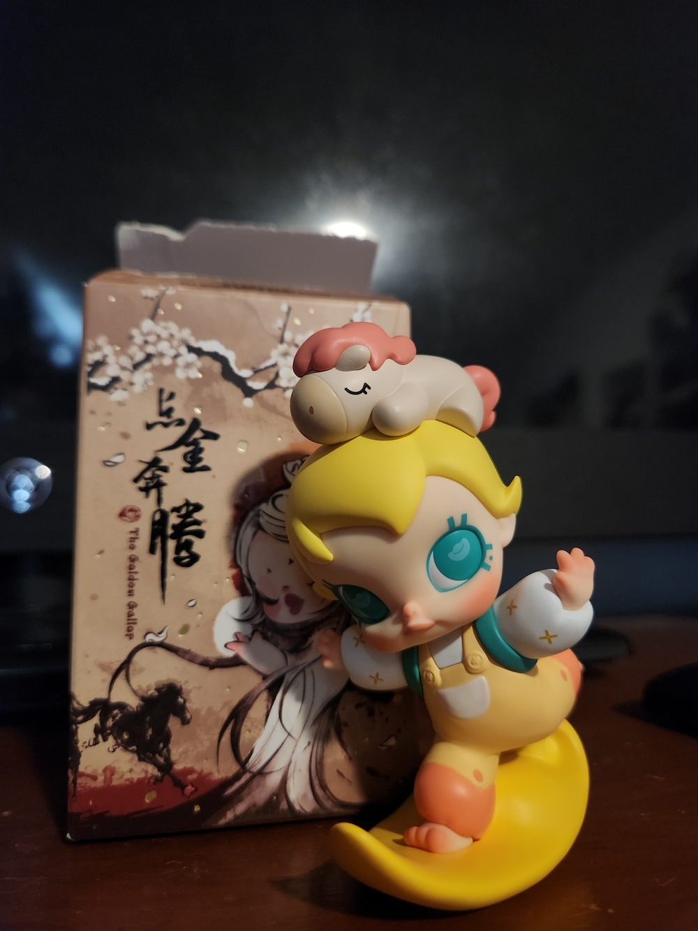 Pop Mart Golden Gallop figure - Baby Molly (Fortune Rolling In)